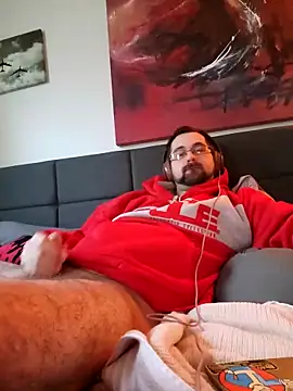 Snapshot of LargeLith chatting on February 18, 2026, 9:55 pm LargeLith online show from February 18, 2026, 9:55 pm