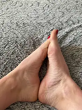 Frenchgirl45 online show from March 10, 2026, 1:04 pm