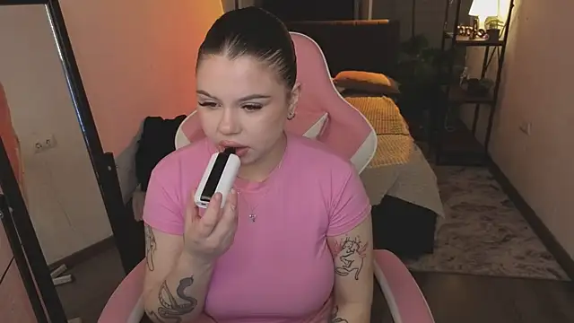 Snapshot of Monica_Dacher chatting on February 27, 2026, 8:52 pm Monica Dacher online show from February 27, 2026, 8:52 pm