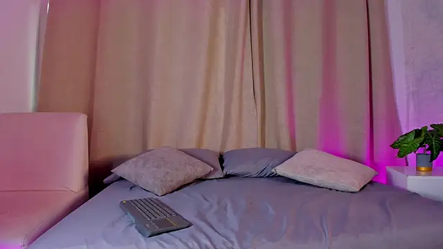 Catalella Rouse online show from April 6, 2026, 8:43 pm