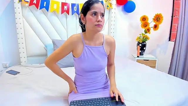 Paulynavera online show from July 8, 2026, 9:15 pm