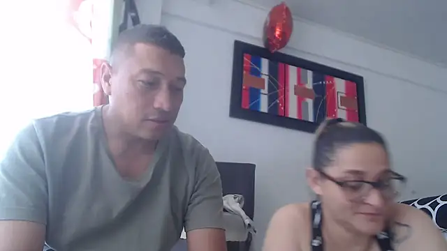 Snapshot of pareja_latina2214 chatting on February 27, 2026, 3:45 pm pareja latina2214 online show from February 27, 2026, 3:45 pm