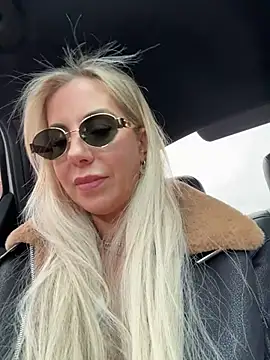 Snapshot of LisaMurr chatting on April 29, 2026, 10:52 am LisaMurr online show from April 29, 2026, 10:52 am