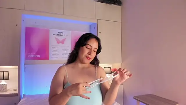 ElaRey  online show from March 8, 2026, 12:19 pm