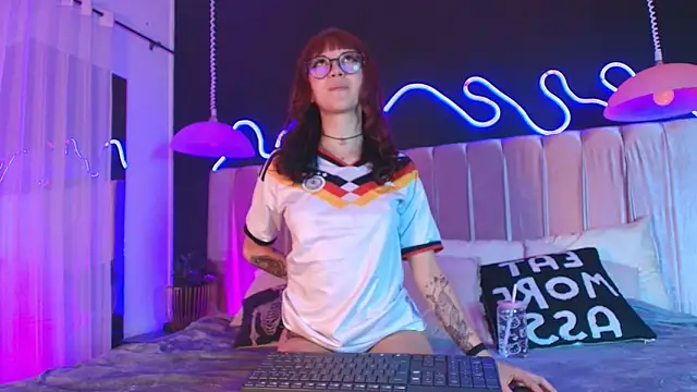 alixx von d online show from June 20, 2026, 9:36 am