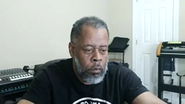 Cleozevo1961 online show from April 18, 2026, 7:58 pm