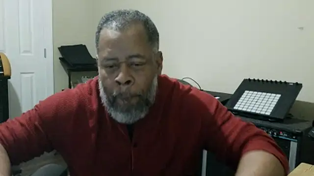 Snapshot of Cleozevo1961 chatting on April 21, 2026, 12:01 pm Cleozevo1961 online show from April 21, 2026, 12:01 pm