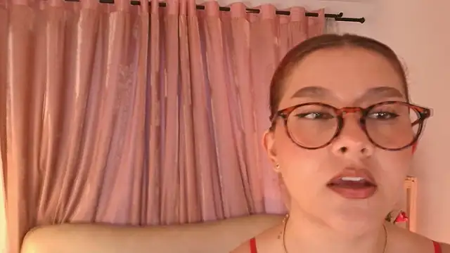 Snapshot of AmyKiss_ chatting on March 11, 2026, 12:43 pm AmyKiss online show from March 11, 2026, 12:43 pm