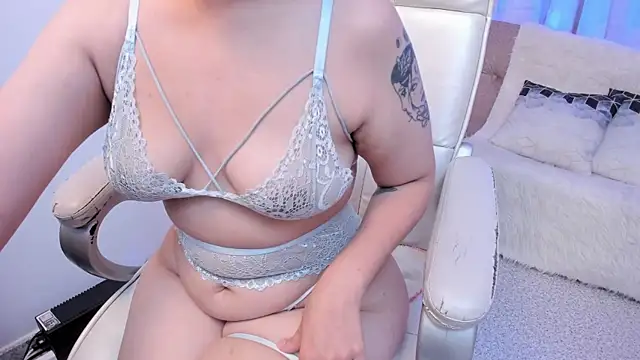 Snapshot of Chloe_Noire chatting on March 31, 2026, 11:34 am Chloe Noire online show from March 31, 2026, 11:34 am