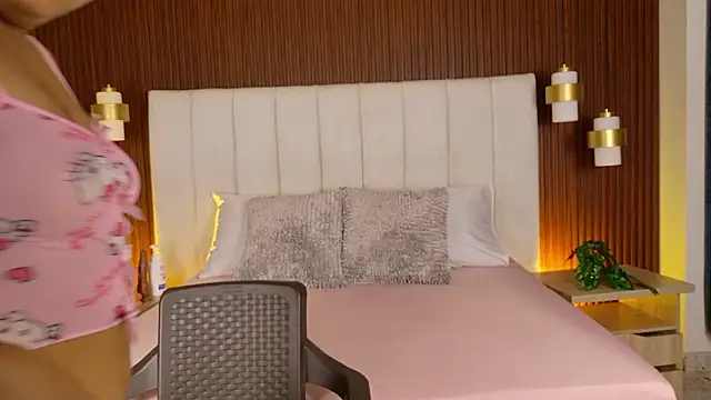 Snapshot of Lorenn_Sweet chatting on March 8, 2026, 3:43 am Lorenn Sweet online show from March 8, 2026, 3:43 am