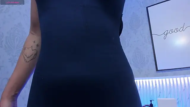 Snapshot of beautydoll18_ chatting on April 9, 2026, 10:21 am beautydoll18 online show from April 9, 2026, 10:21 am