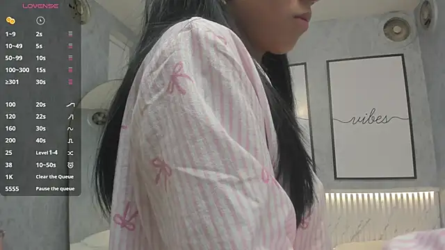 Snapshot of beautydoll18_ chatting on April 15, 2026, 10:32 am beautydoll18 online show from April 15, 2026, 10:32 am