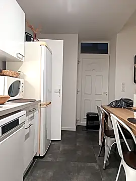 olivbisoumis online show from April 17, 2026, 4:48 am