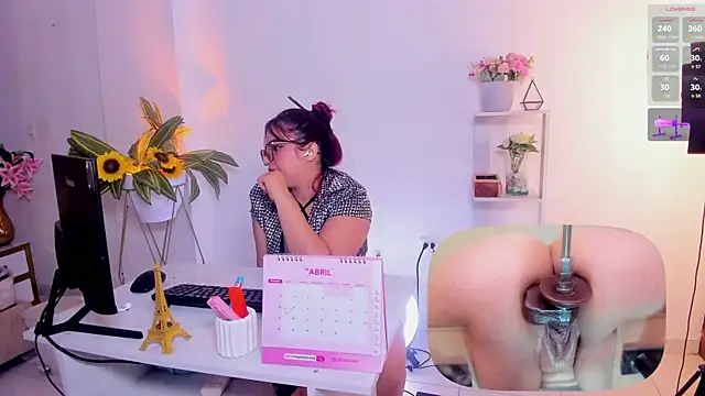 DannaScully  online show from April 14, 2026, 2:11 pm