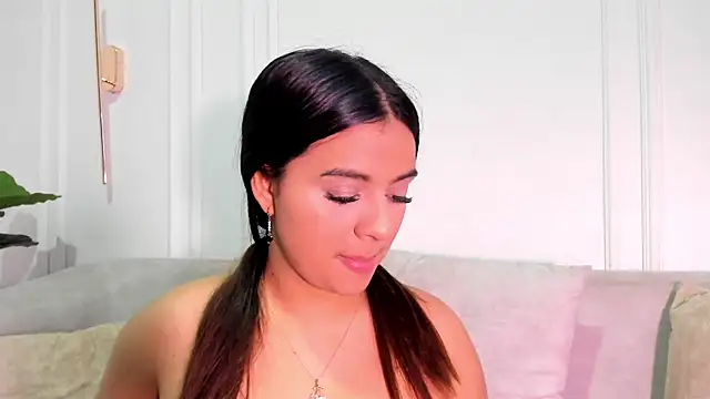 Snapshot of DulceQueen1 chatting on April 12, 2026, 2:09 pm DulceQueen1 online show from April 12, 2026, 2:09 pm