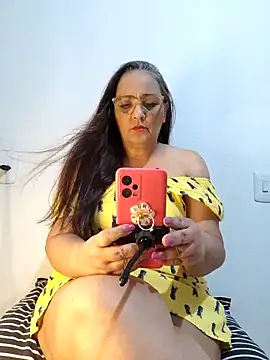 Snapshot of Noemipopi chatting on April 18, 2026, 11:05 pm Noemipopi online show from April 18, 2026, 11:05 pm