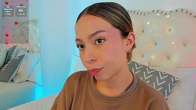 Snapshot of LuuluBerry chatting on March 5, 2026, 9:00 pm LuuluBerry online show from March 5, 2026, 9:00 pm