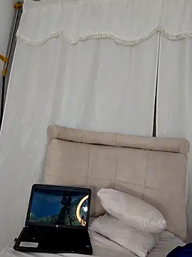 yissela92 online show from March 3, 2026, 10:06 pm