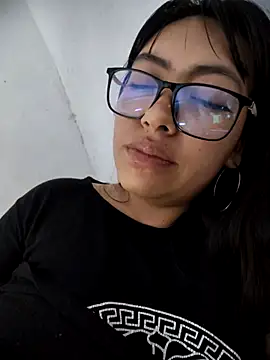 Snapshot of hon3ybloddy chatting on March 3, 2026, 8:32 am hon3ybloddy online show from March 3, 2026, 8:32 am