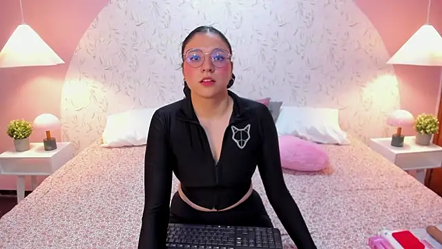 Snapshot of Angelie_Rosebrm chatting on February 21, 2026, 12:34 am Angelie Rosebrm online show from February 21, 2026, 12:34 am