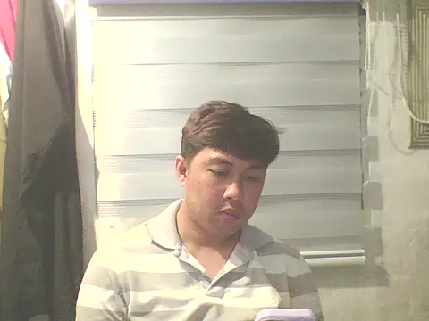 Snapshot of mattyxXxthirdy chatting on March 12, 2026, 9:57 am mattyxXxthirdy online show from March 12, 2026, 9:57 am