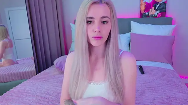 Snapshot of Rossy_X chatting on May 18, 2026, 11:42 pm Rossy X online show from May 18, 2026, 11:42 pm