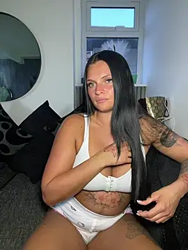 Snapshot of Destinylovex chatting on April 25, 2026, 7:22 pm Destinylovex online show from April 25, 2026, 7:22 pm
