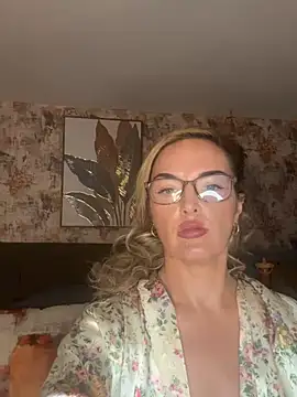 Snapshot of Cherrybomb2885 chatting on February 20, 2026, 10:55 pm Cherrybomb2885 online show from February 20, 2026, 10:55 pm