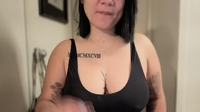 Snapshot of yourvibedealer chatting on May 6, 2026, 8:51 am yourvibedealer online show from May 6, 2026, 8:51 am