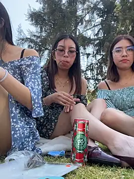 mila699  online show from February 19, 2026, 8:06 pm