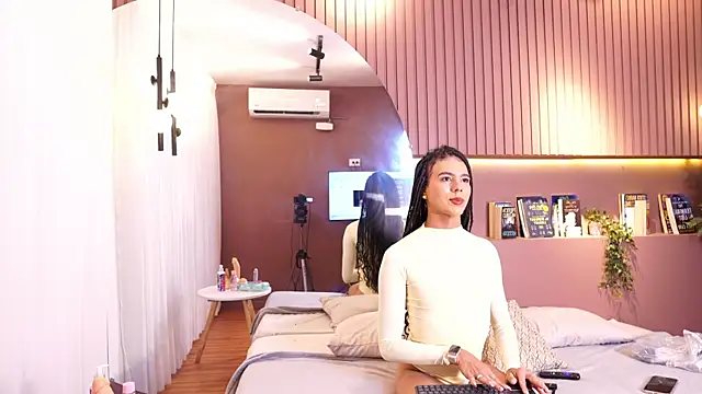 Snapshot of Luxa_Velvet chatting on June 9, 2026, 1:23 pm Luxa Velvet online show from June 9, 2026, 1:23 pm