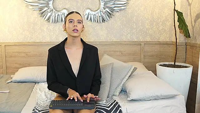 Snapshot of Luxa_Velvet chatting on March 14, 2026, 1:06 pm Luxa Velvet online show from March 14, 2026, 1:06 pm