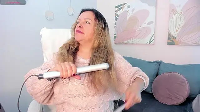 Snapshot of Ivonne_4 chatting on March 4, 2026, 12:35 pm Ivonne 4 online show from March 4, 2026, 12:35 pm