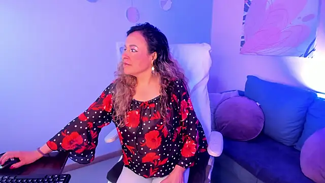 Snapshot of Ivonne_4 chatting on April 14, 2026, 12:54 pm Ivonne 4 online show from April 14, 2026, 12:54 pm