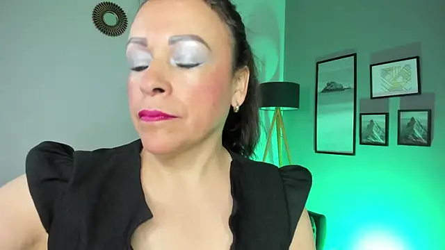 Snapshot of Ivonne_4 chatting on June 26, 2026, 1:17 pm Ivonne 4 online show from June 26, 2026, 1:17 pm