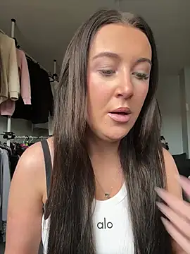 PinkVelvetx online show from April 16, 2026, 4:30 pm