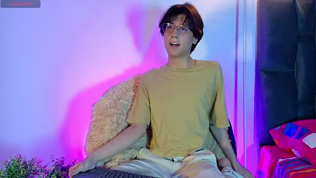 lui x dust online show from April 13, 2026, 3:43 am