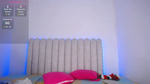 Snapshot of MiaFoox__ chatting on February 26, 2026, 10:21 pm MiaFoox online show from February 26, 2026, 10:21 pm