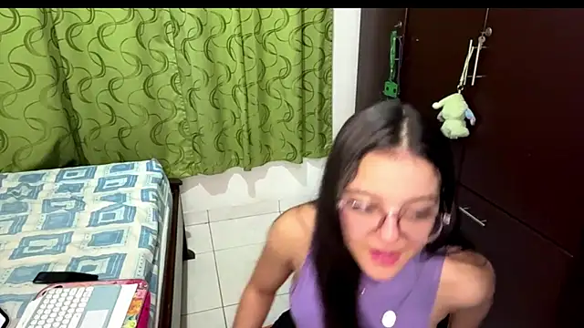 Snapshot of AnneliesePedaci chatting on March 5, 2026, 2:19 am AnneliesePedaci online show from March 5, 2026, 2:19 am