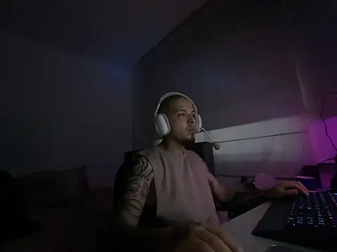 Maximo Garcia17 online show from February 19, 2026, 11:12 pm