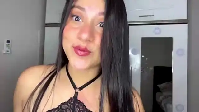 Snapshot of latinasoftie chatting on July 14, 2026, 3:22 am latinasoftie online show from July 14, 2026, 3:22 am
