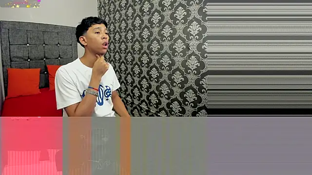 Snapshot of Little_Twink19x chatting on June 24, 2026, 7:33 pm Little Twink19x online show from June 24, 2026, 7:33 pm