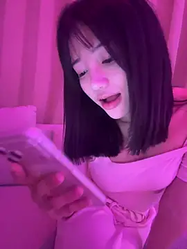 zhuendong000001 online show from May 2, 2026, 12:32 pm