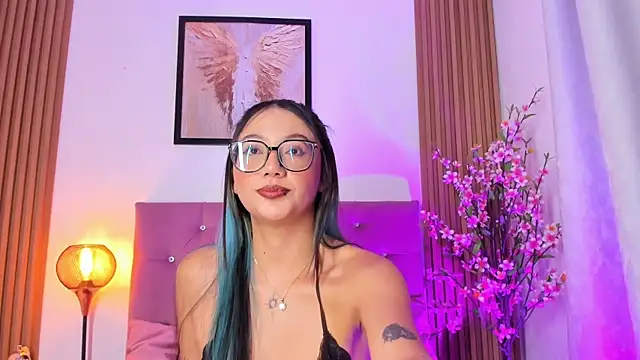 Snapshot of ravena_queen chatting on June 15, 2026, 1:06 am ravena queen online show from June 15, 2026, 1:06 am