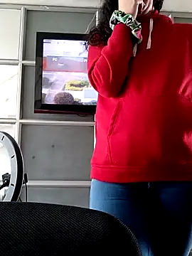 LunaDamasco online show from April 6, 2026, 7:48 pm