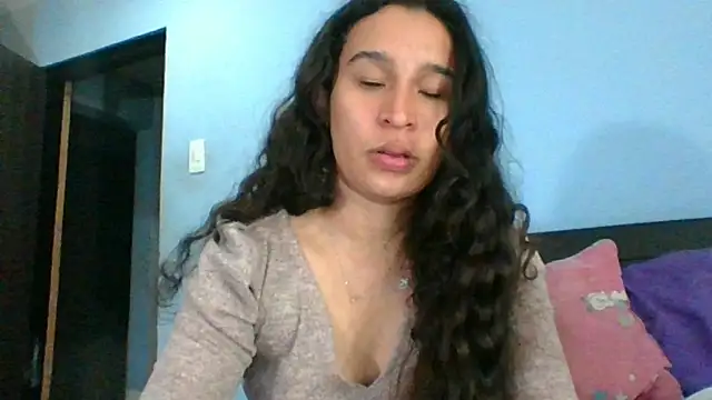 scarlettscottx  online show from July 6, 2026, 1:56 am