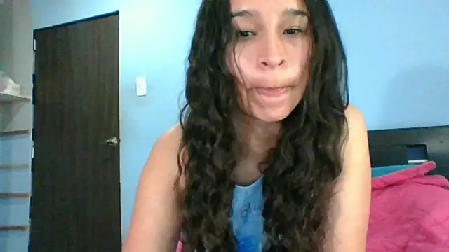 scarlettscottx  online show from June 12, 2026, 2:42 am