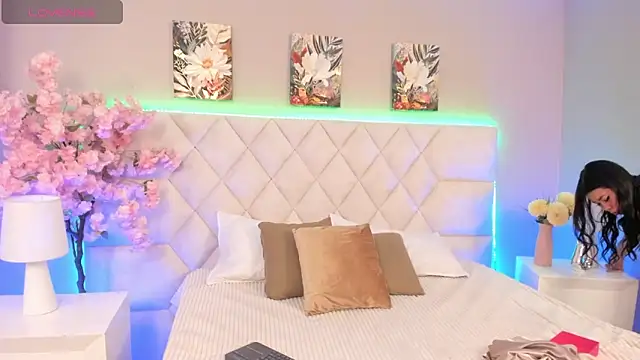 Snapshot of Bianca_Monroe_ chatting on April 1, 2026, 8:28 pm Bianca Monroe online show from April 1, 2026, 8:28 pm