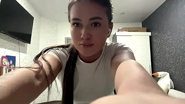 JoycelynUrion online show from February 23, 2026, 4:07 pm