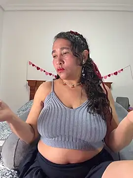 CrystalIvy online show from April 3, 2026, 12:28 am